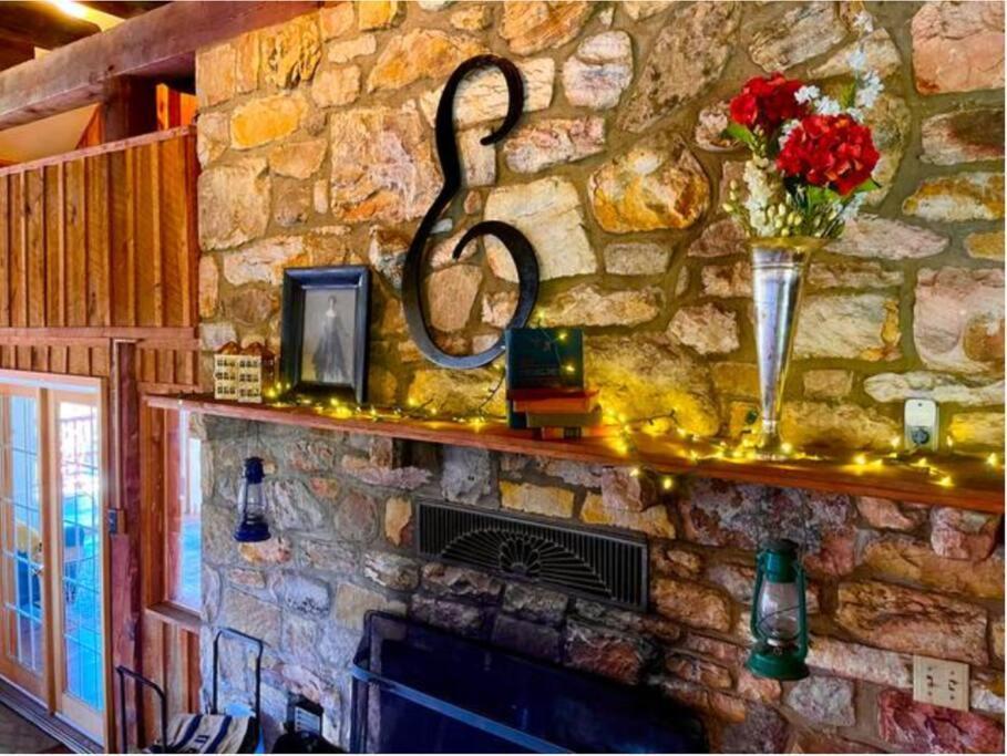 The Barn At Evermore: Riverfront Retreat W/Hot Tub لوراي المظهر الخارجي الصورة