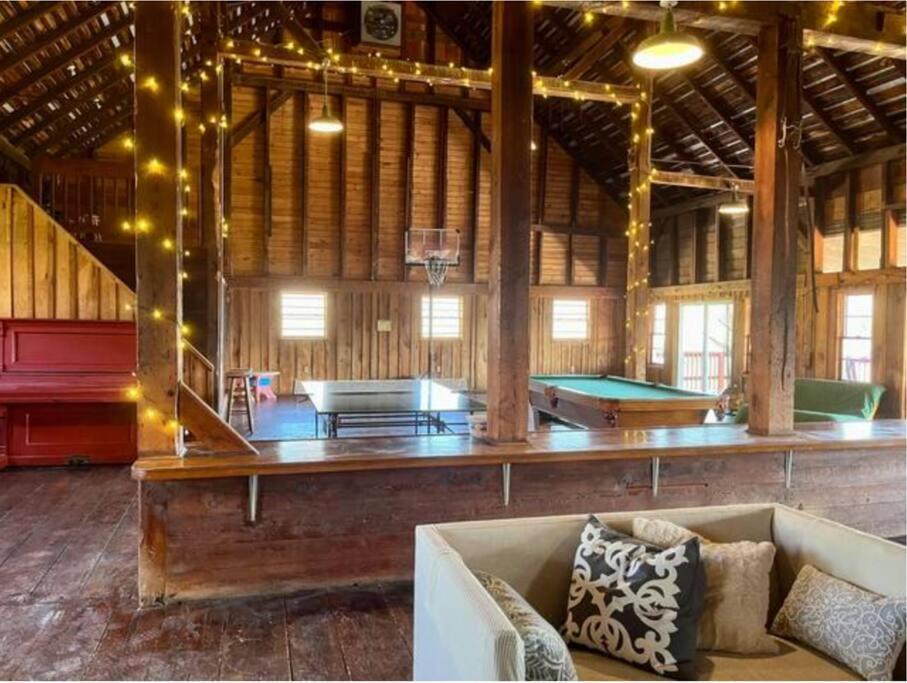 The Barn At Evermore: Riverfront Retreat W/Hot Tub لوراي المظهر الخارجي الصورة