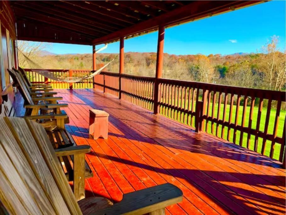 The Barn At Evermore: Riverfront Retreat W/Hot Tub لوراي المظهر الخارجي الصورة
