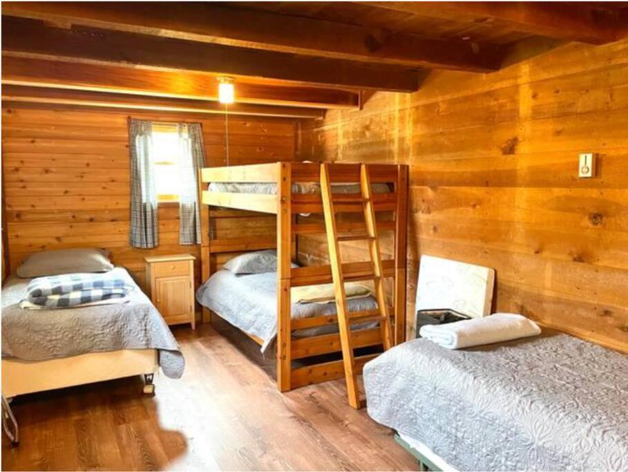 The Barn At Evermore: Riverfront Retreat W/Hot Tub لوراي المظهر الخارجي الصورة