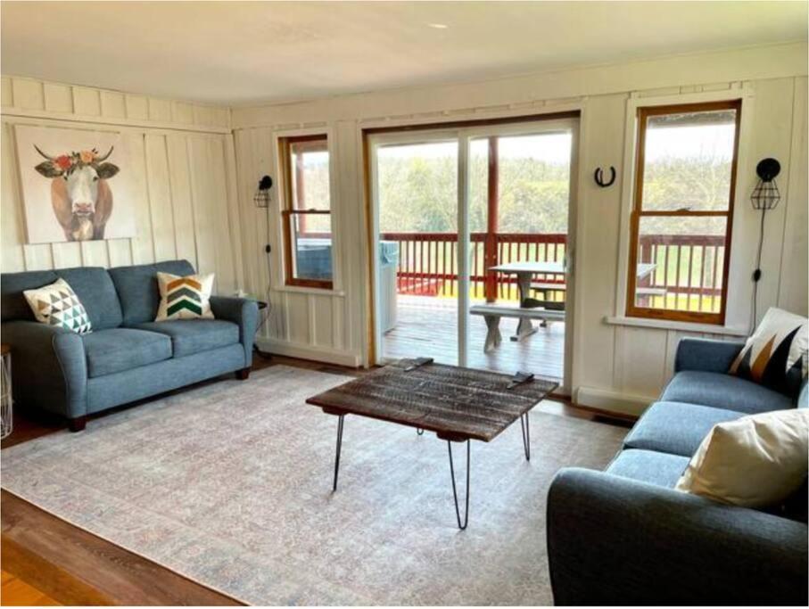 The Barn At Evermore: Riverfront Retreat W/Hot Tub لوراي المظهر الخارجي الصورة