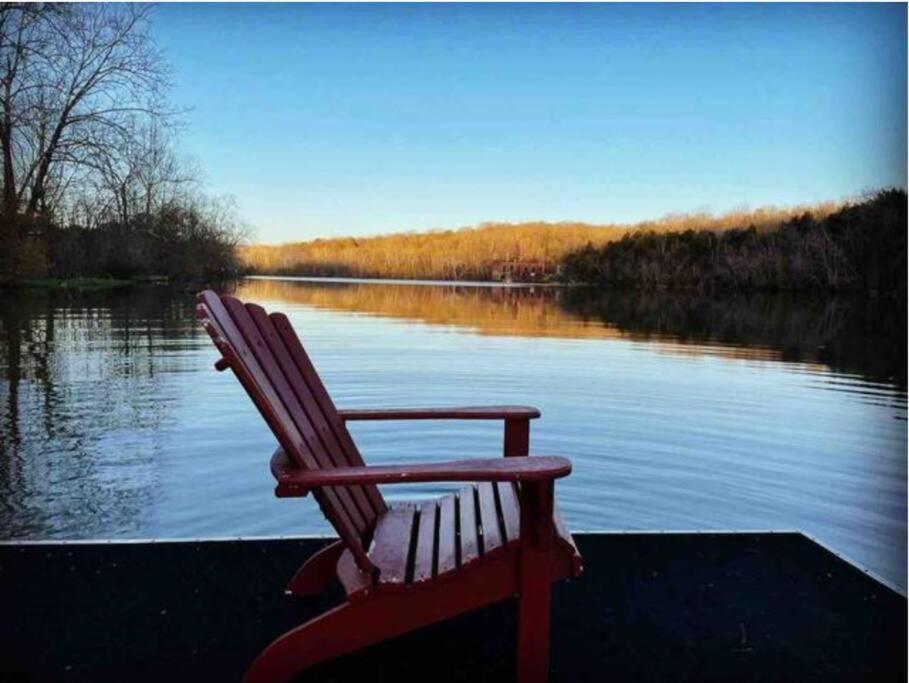The Barn At Evermore: Riverfront Retreat W/Hot Tub لوراي المظهر الخارجي الصورة