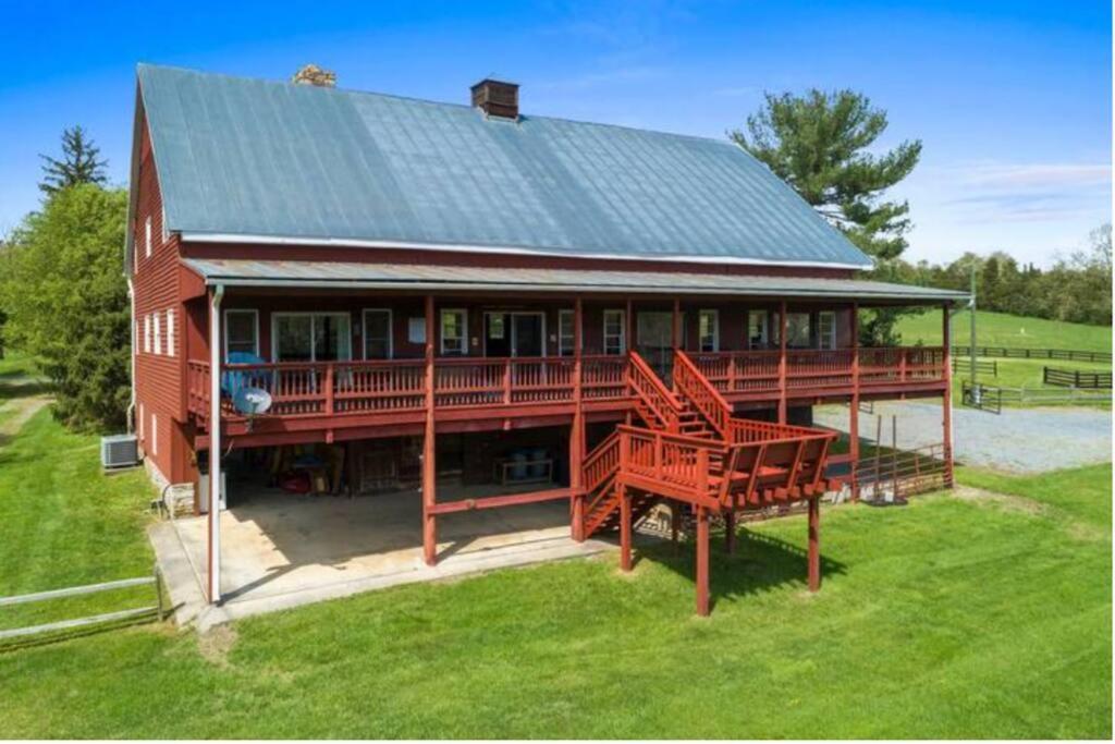 The Barn At Evermore: Riverfront Retreat W/Hot Tub لوراي المظهر الخارجي الصورة